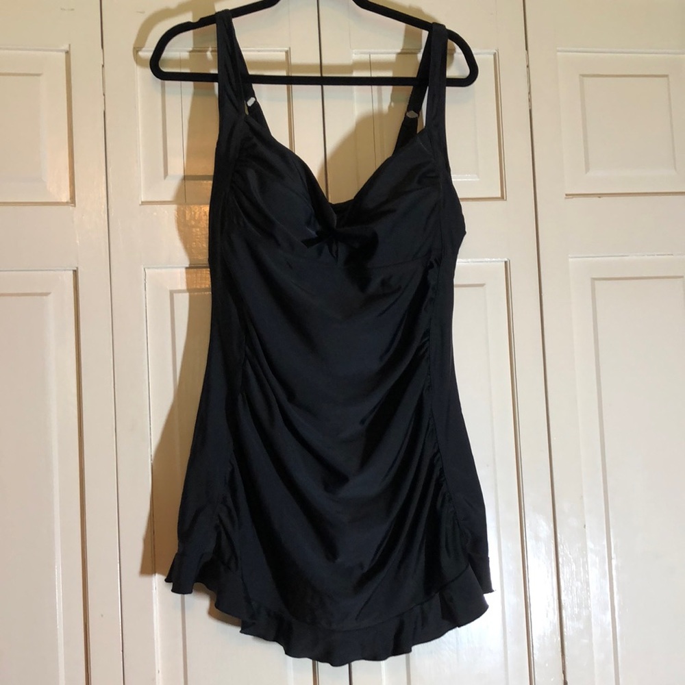 Sea And Sand One Piece Swimsuit Black Ruffle hem SZ 22